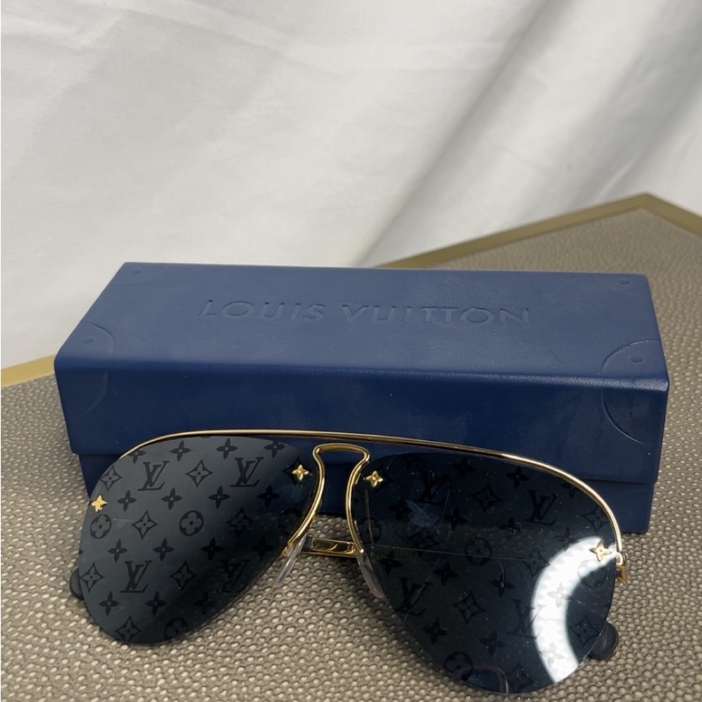 Louis Vuitton Gold and Black Aviator Sunglasses